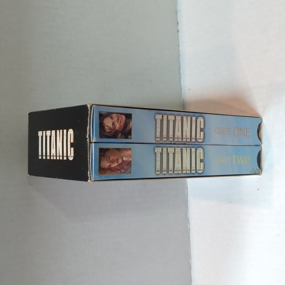 Paramount Titanic (1997) Box Set of 2 VHS Tapes - Picture 4 of 11